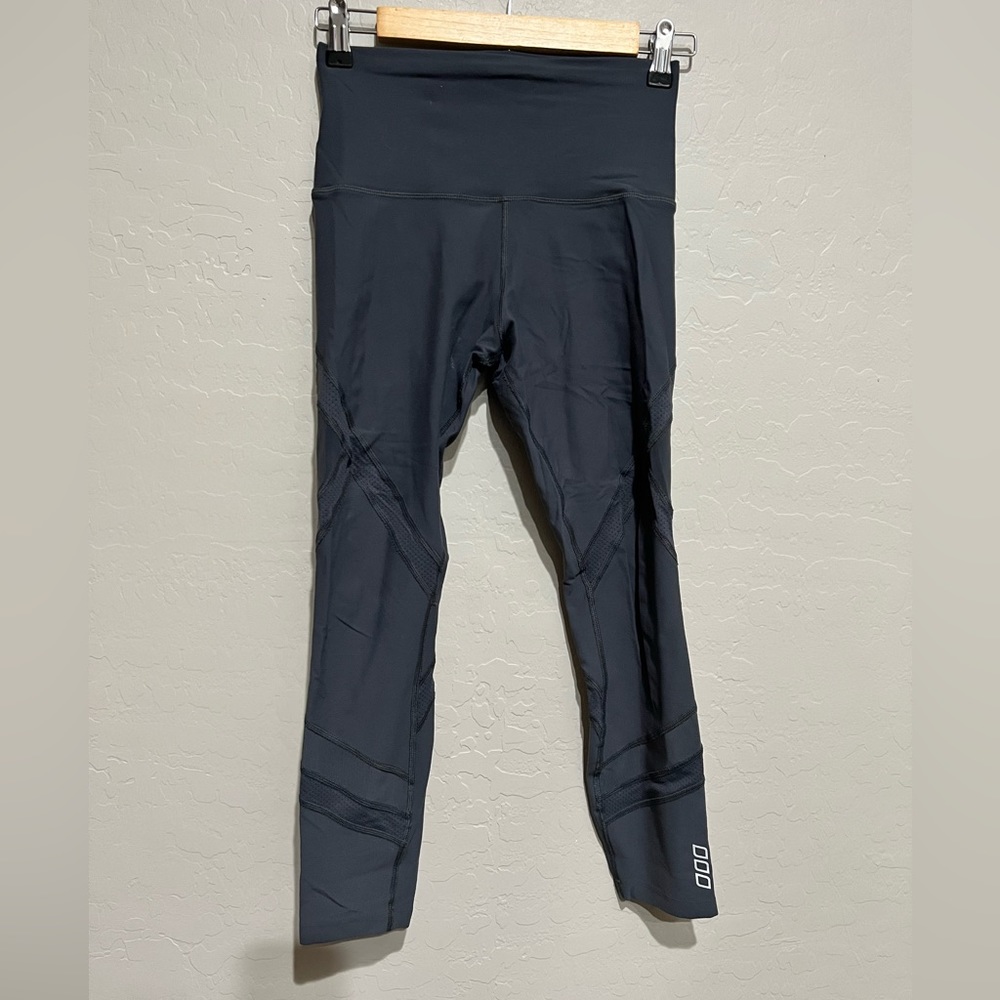 Lorna Jane 7/8 Leggings with Mesh Panels in Dark Gray, Size XS